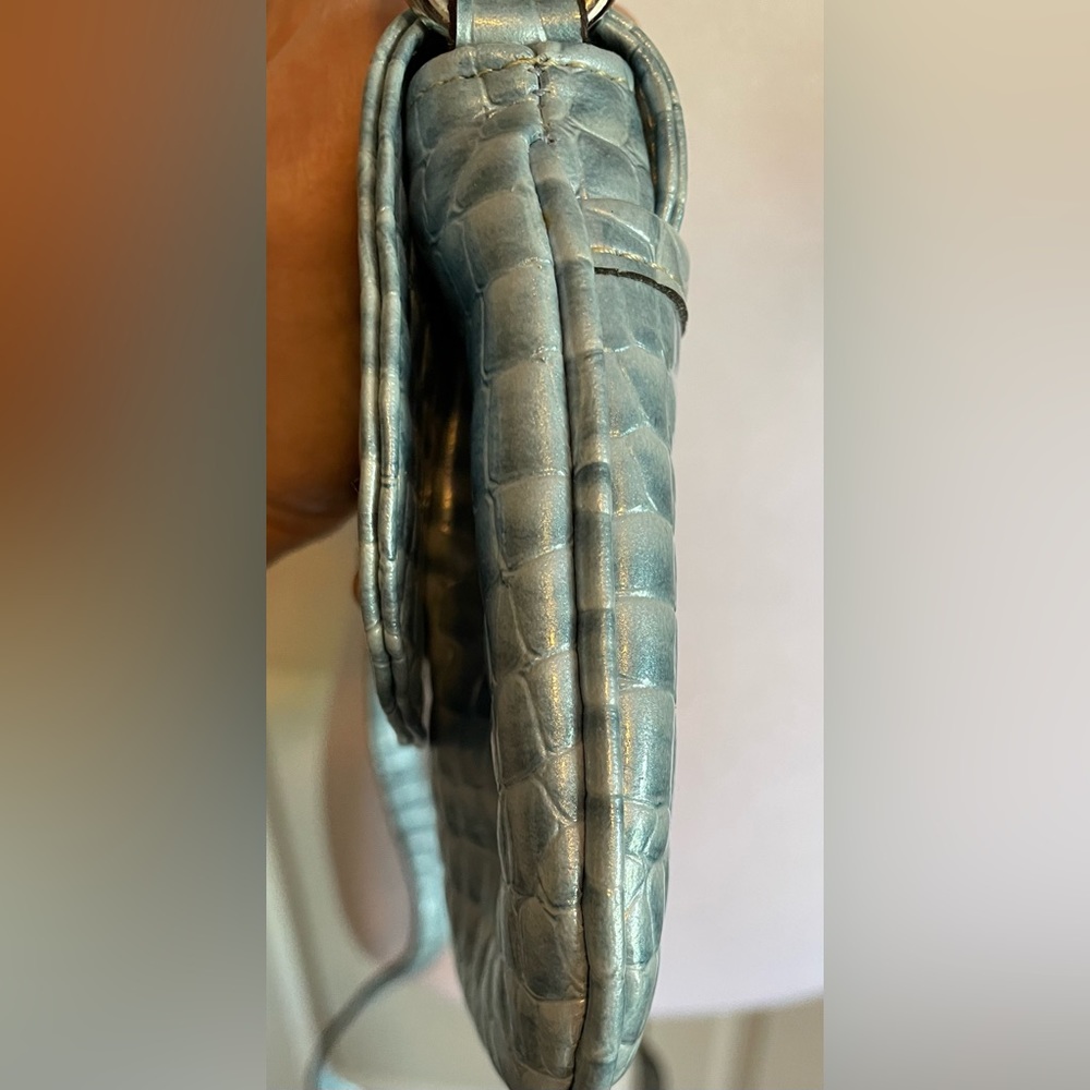 Pretty powder blue Kathy Van Zeeland crossbody bag - NWOT - Picture 14 of 15